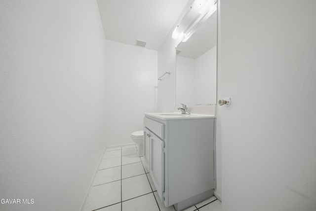 38710 E 10th Street 18, Palmdale, CA 93550