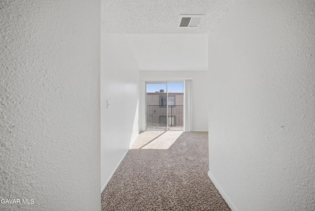 38710 E 10th Street 18, Palmdale, CA 93550