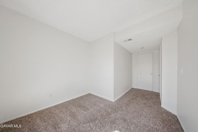 38710 E 10th Street 18, Palmdale, CA 93550