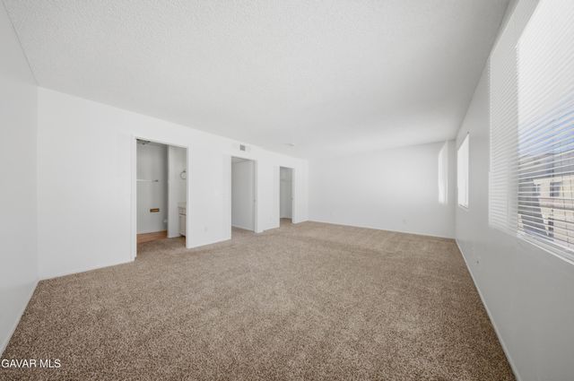 38710 E 10th Street 18, Palmdale, CA 93550