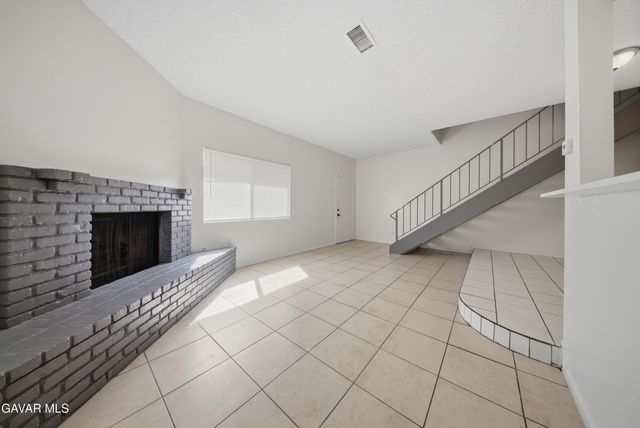 38710 E 10th Street 18, Palmdale, CA 93550