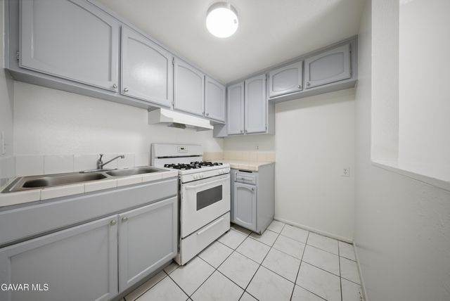 38710 E 10th Street 18, Palmdale, CA 93550