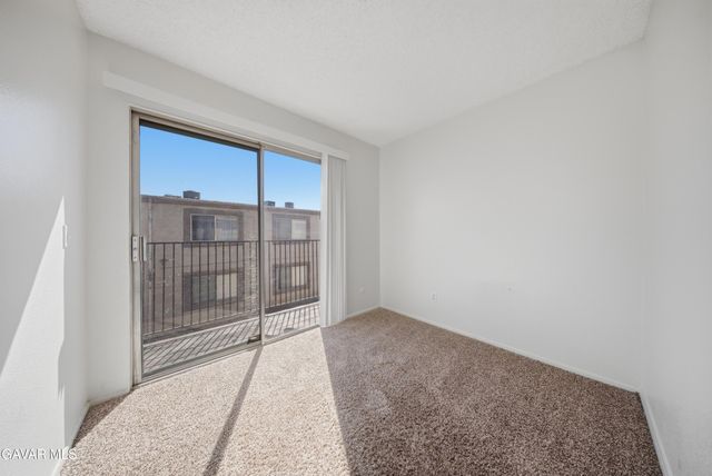 38710 E 10th Street 18, Palmdale, CA 93550