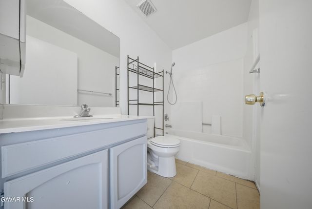 38710 E 10th Street 18, Palmdale, CA 93550