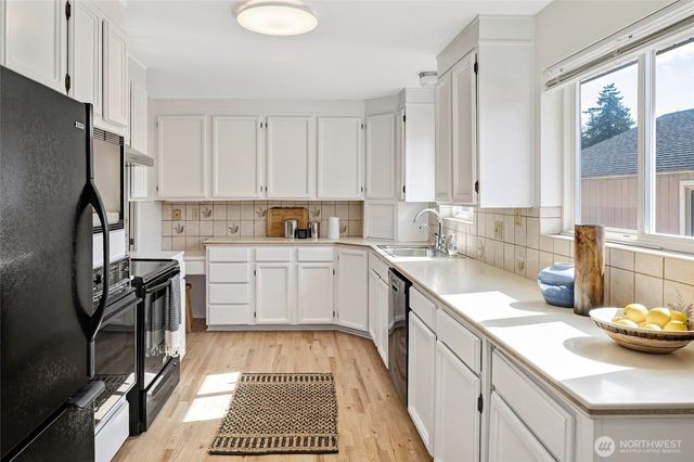 3933 S Mead Street, Seattle, WA 98118