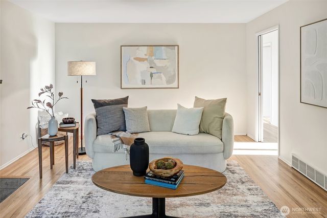 3933 S Mead Street, Seattle, WA 98118