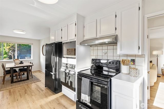 3933 S Mead Street, Seattle, WA 98118