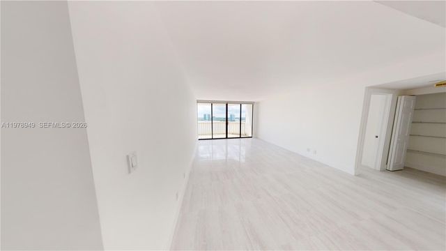 1000 W Island Blvd 1812, Aventura, FL 33160