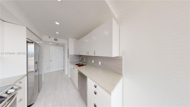 1000 W Island Blvd 1812, Aventura, FL 33160