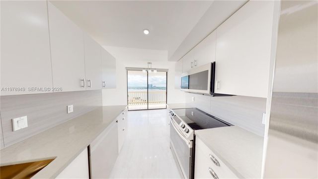 1000 W Island Blvd 1812, Aventura, FL 33160