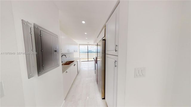 1000 W Island Blvd 1812, Aventura, FL 33160