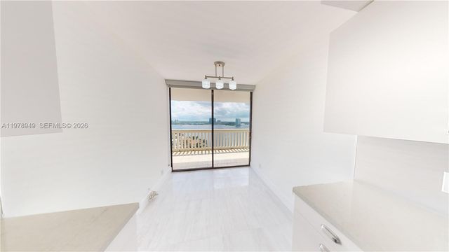 1000 W Island Blvd 1812, Aventura, FL 33160