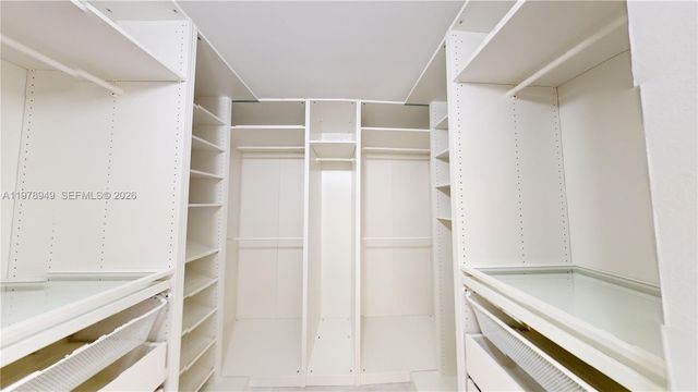 1000 W Island Blvd 1812, Aventura, FL 33160