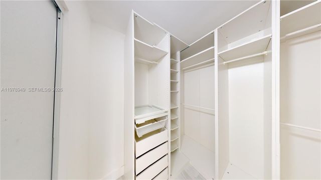 1000 W Island Blvd 1812, Aventura, FL 33160