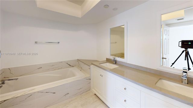 1000 W Island Blvd 1812, Aventura, FL 33160