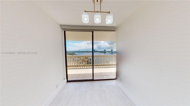 1000 W Island Blvd 1812, Aventura, FL 33160