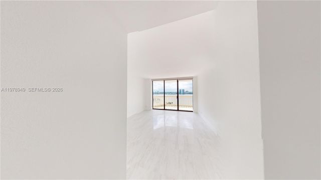 1000 W Island Blvd 1812, Aventura, FL 33160