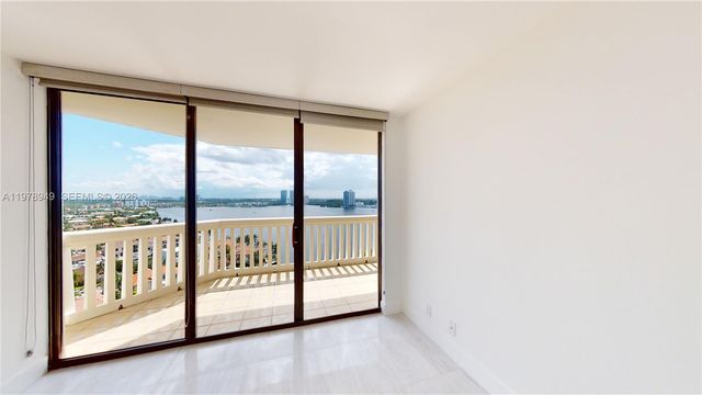 1000 W Island Blvd 1812, Aventura, FL 33160