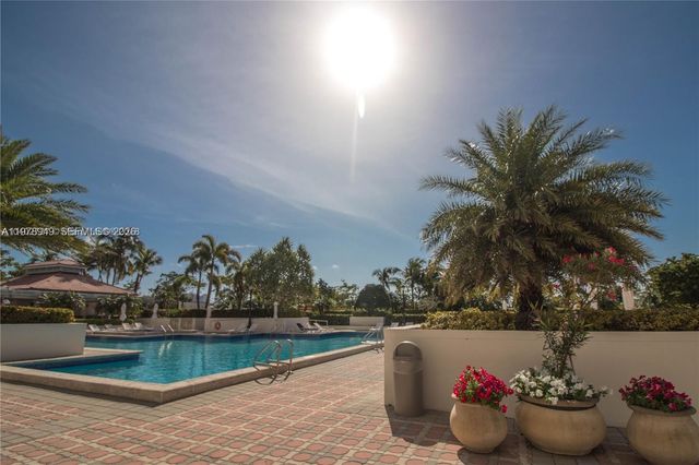 1000 W Island Blvd 1812, Aventura, FL 33160