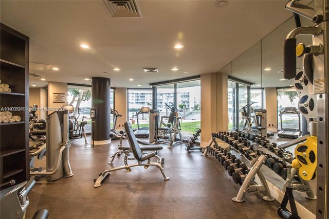 1000 W Island Blvd 1812, Aventura, FL 33160