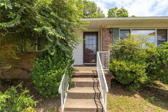2211 S 64th Street, Fort Smith, AR 72903