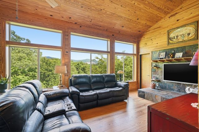 325 Weoka Court, Ellijay, GA 30541