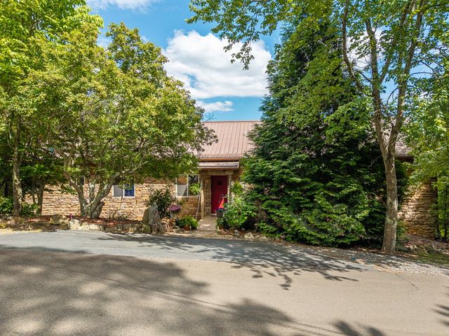 325 Weoka Court, Ellijay, GA 30541