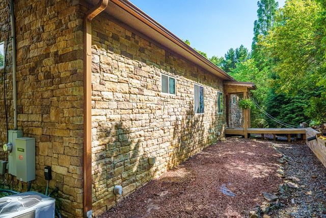 325 Weoka Court, Ellijay, GA 30541