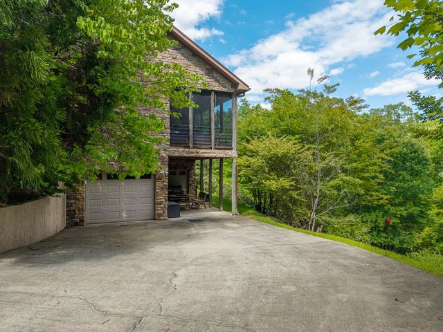 325 Weoka Court, Ellijay, GA 30541