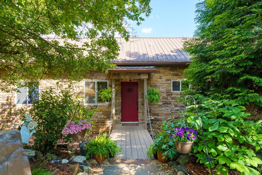 325 Weoka Court, Ellijay, GA 30541