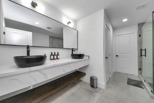 6747 Peerless Street, Houston, TX 77021