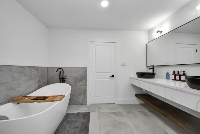 6747 Peerless Street, Houston, TX 77021