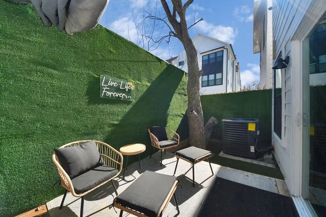 6747 Peerless Street, Houston, TX 77021