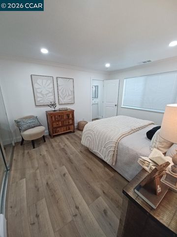 1520 Schenone Ct 15, Concord, CA 94521
