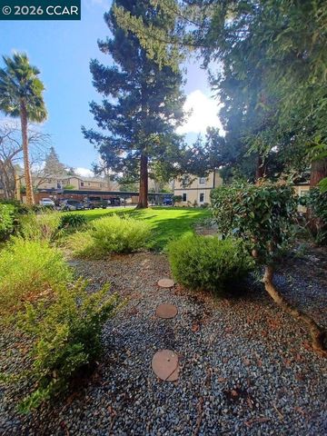 1520 Schenone Ct 15, Concord, CA 94521