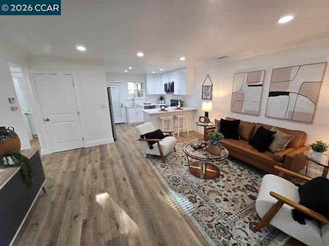1520 Schenone Ct 15, Concord, CA 94521
