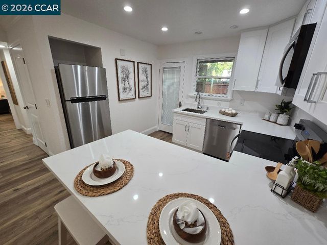 1520 Schenone Ct 15, Concord, CA 94521