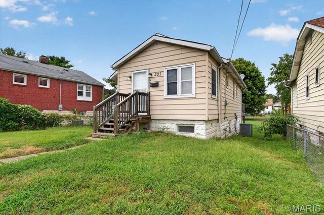 307 Vida Avenue, Unincorporated, MO 63125