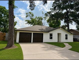 815 Centerwood Drive, Houston, TX 77013