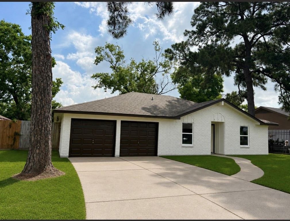 815 Centerwood Drive, Houston, TX 77013