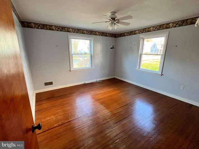 327 W FERDINAND ST, Manheim, PA 17545