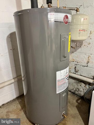 327 W FERDINAND ST, Manheim, PA 17545