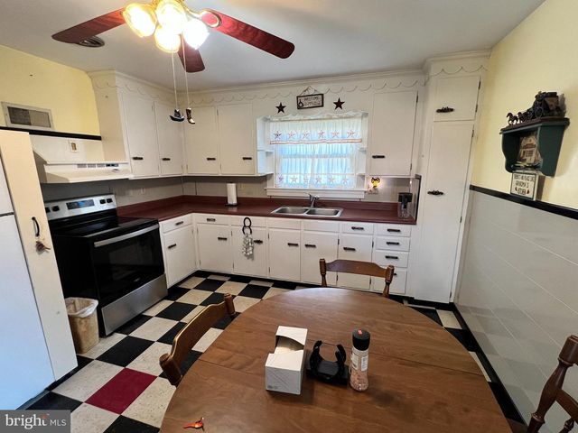 327 W FERDINAND ST, Manheim, PA 17545