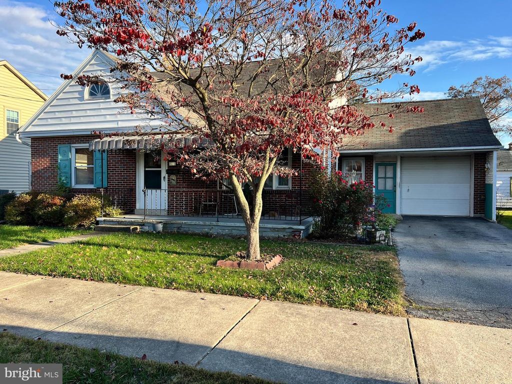 327 W FERDINAND ST, Manheim, PA 17545