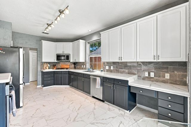 13507 Willow Heights Court, Houston, TX 77059
