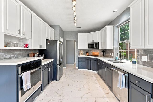13507 Willow Heights Court, Houston, TX 77059