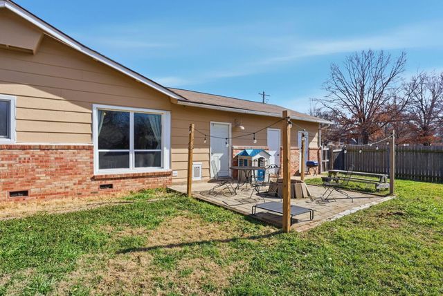 503 Charles Ave, Mulvane, KS 67110