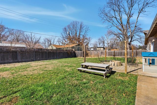 503 Charles Ave, Mulvane, KS 67110