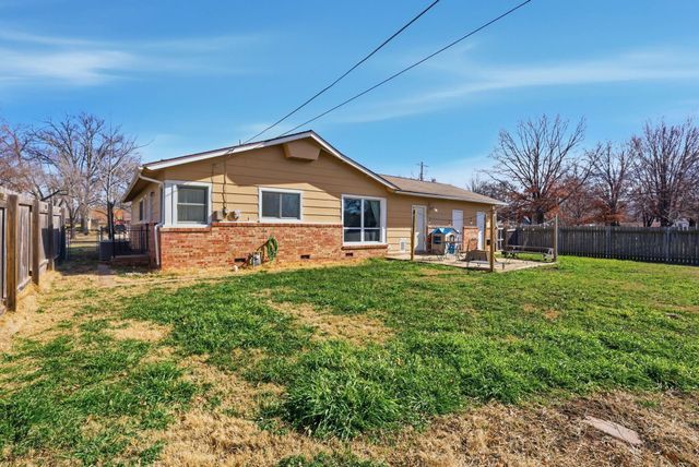 503 Charles Ave, Mulvane, KS 67110