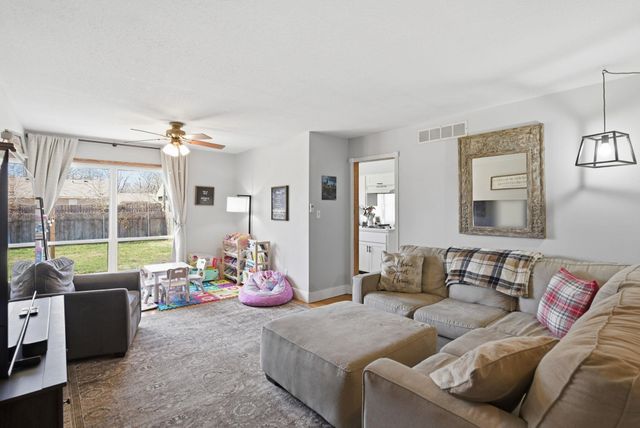 503 Charles Ave, Mulvane, KS 67110